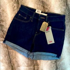 Levi’s midi shorts NEW